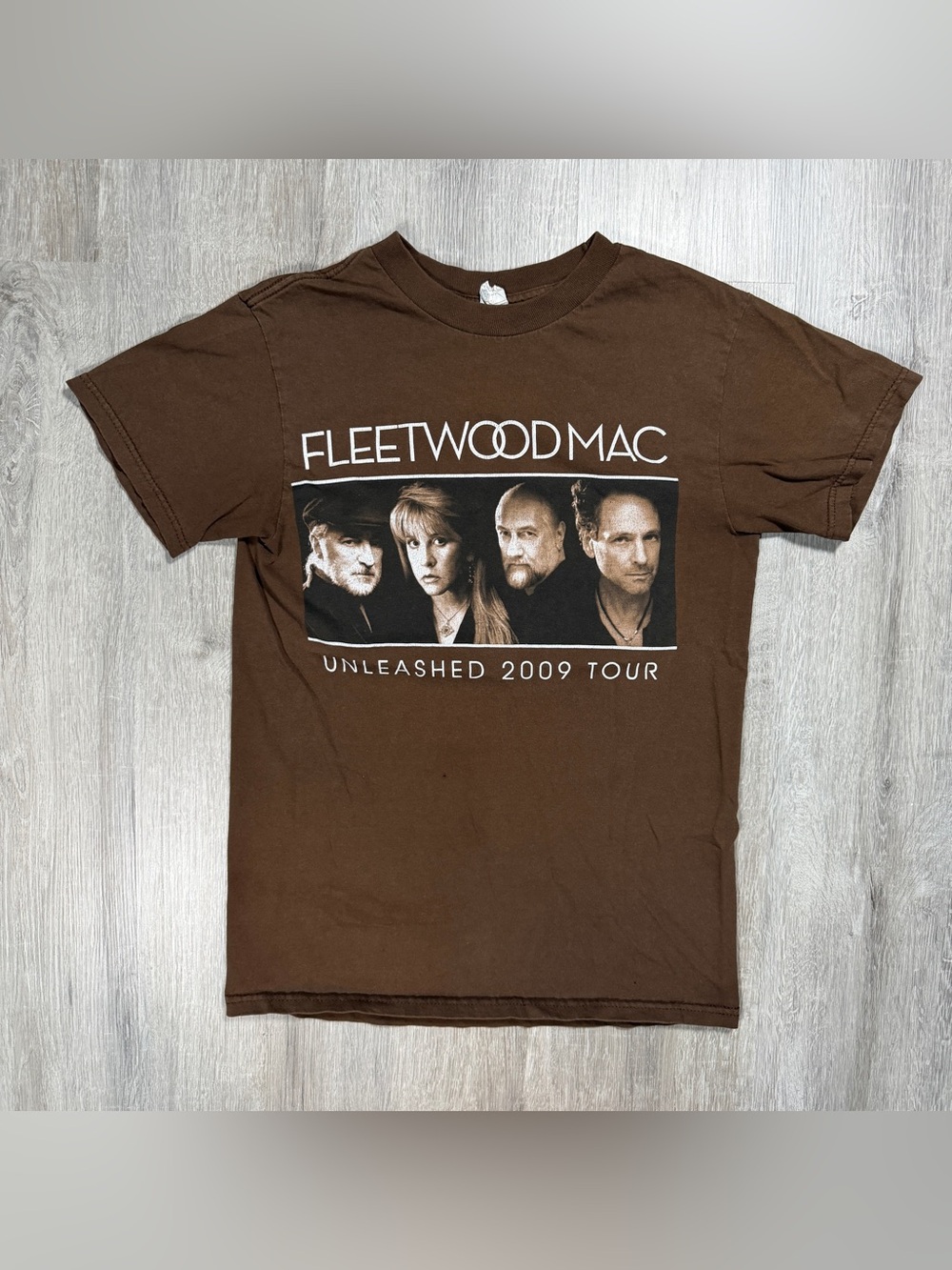 Fleetwood Mac 2009 Unleashed Tour City List Penguin Graphic T-Shirt Brown Small